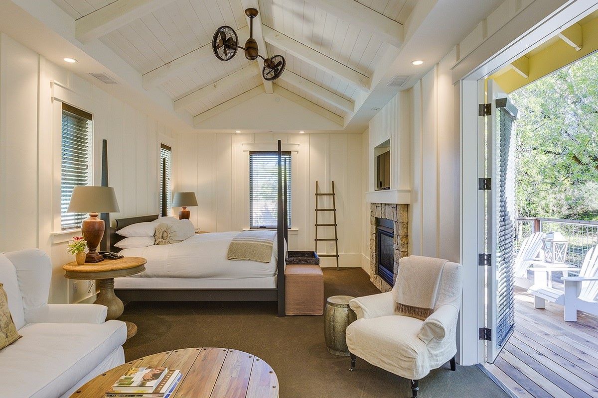 Farmhouse Inn, Somoma King Deluxe Room