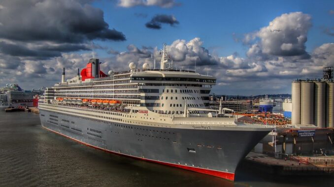 Queen Mary 2 in Southampton
