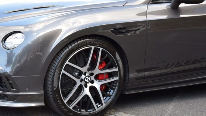 Bentley wheel and tyre