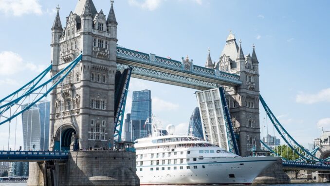 star legend under tower bridge Windstar Cruises Star Legend under Tower Bridge