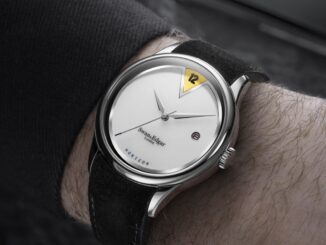 Horizon watch in white jade