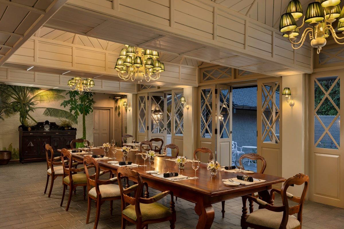 Uga Halloowella dining room