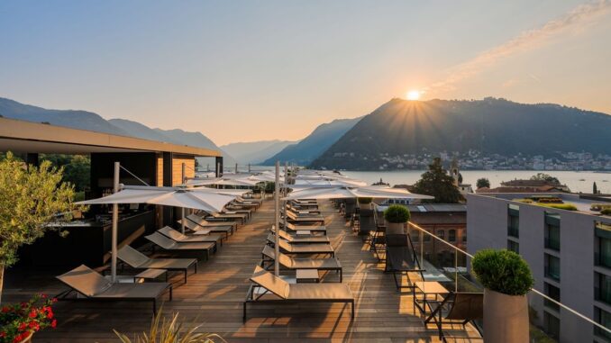 Hilton Lake Como Sundeck Bar