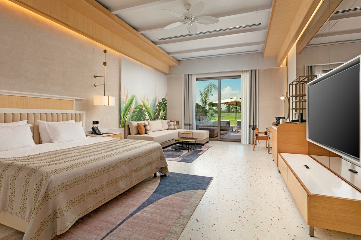 Cullinan Belek Lagoon Golf family swim-up room