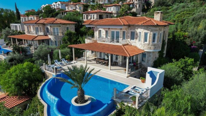 Villa with pool