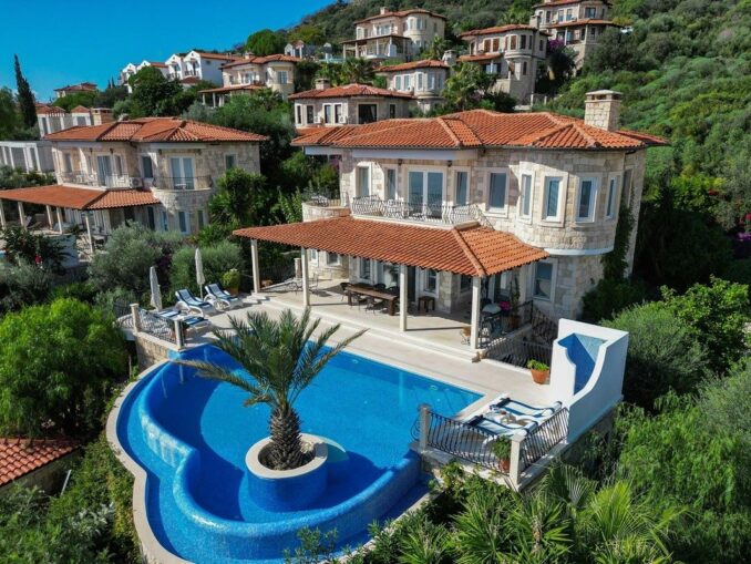 Villa with pool