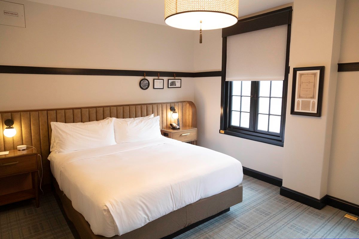 Visitation Hotel Frederick bedroom