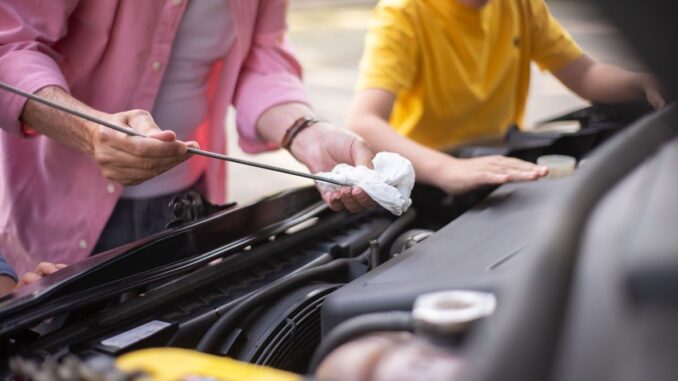 Checking engine oil level